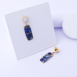 Boucles d'oreilles mode femme avec double perle d'eau douce naturelle saphir bleu cuivre turquoise plaqué or laiton - Product Image 4