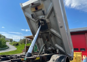 Camion Ribaltabile Volvo FMX 410 Usato del 2011, Euro 2 Diesel, Manuale, 4x2, GVW 7.5T, Guida a Sinistra, Veicolo Commerciale Nuovo con Scarico Posteriore - Product Image 6