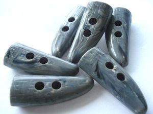 Bouton à bascule en corne de buffle naturelle, artisanal, durable, forme naturelle, provenant de l'Uttar Pradesh - Product Image 5