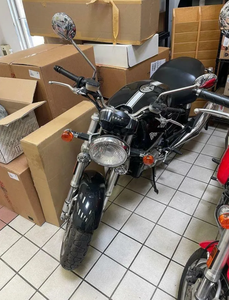 ZDM1WABP4AB012987 Motocicleta Deportiva Clásica Usada Industrialmente del 2010, 1000cc L-Twin, 92hp, 91Nm de Torque, 6 Velocidades, 210km/h, Diseño Retro 3 - Product Image 5