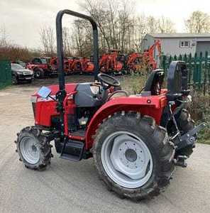 Tracteur agricole compact haute puissance Massey Ferguson 1740E, 40 CV, 4 roues motrices, transmission hydrostatique - Product Image 5