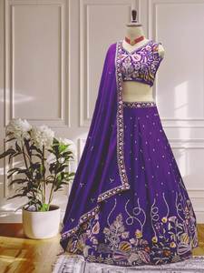 Descubre la hermosa tela de seda pura de Chinon bordado pesado y secuencia de trabajo nupcial Lehenga Choli Set para Mehendi, Dandiya Wear - Product Image 6