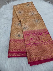 Sari de Fiesta Largo y Elegante de Tela de Seda Kota con Bordado Multicolor Estilo Kanjiveram, con Blusa a Juego - Product Image 2