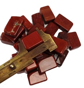 Cubo de cristal de jaspe rojo tallado al por mayor, piedra preciosa de ágata tallada con técnica de piedra caída para curación, grabado de Reiki - Product Image 3