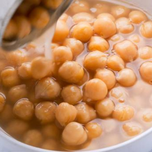 Conservateur de haricots Garbanzo en conserve 2.5kg Kabuli 9-11mm grade uniforme dans l'eau sans conservateurs étiquette conforme à l'UE - Product Image 4
