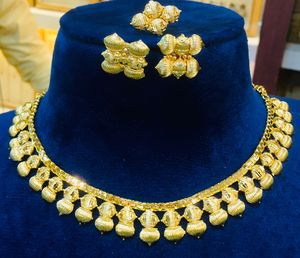 L'ensemble de mode vintage plaqué or 18 carats comprend des boucles d'oreilles à peigne à base de cuivre accessoires en diamant inspirés des États-Unis et de la France - Product Image 3