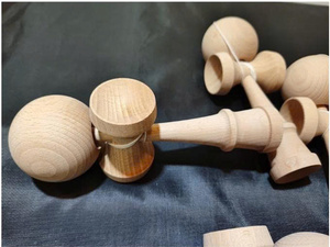 Jouet de coordination manuelle en bois Kendama, jeu traditionnel de balle et de gobelet fabriqué par un fabricant vietnamien - Product Image 2