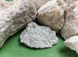 La pyrophyllite pour les revêtements en poudre assure une résistivité électrique supérieure, garantissant une dépôt uniforme du revêtement. - Product Image 6