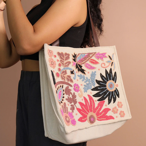 Elegantes bolsos con cuentas para mujer con patrones multicolores brillantes diseñados para llevar con estilo durante la moda glowin - Product Image 1