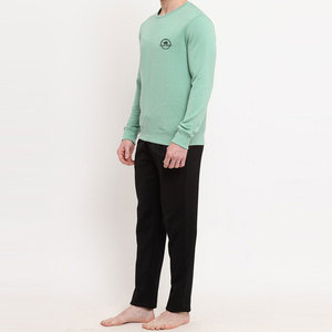 Traje deportivo resistente al viento, hecho de algodón duradero, con logotipo personalizado, hecho en Pakistán, estilo único. - Product Image 2