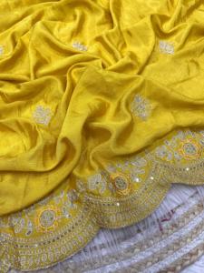 Saree jaune de concepteur de soie de Chinon doux lourd pour les vêtements ethniques de festival de fête de mariage pour les femmes avec des vêtements de chemisier fantaisie exclusifs - Product Image 2