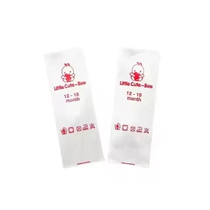 Etiquetas de ropa de satén de poliéster de alto brillo impresas personalizadas sin recubrimiento y recubiertas en forma de rollo lavable para uso en el cuidado de la ropa - Product Image 4