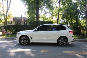 CLEAN 2023 B-M-W X5 M50i XDrive AWD Volant à Gauche 50001-75000 Miles Émission Euro IV 3 Mois 6 Places Origine US - Product Image 5