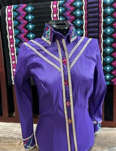 Camisa roja de espectáculo occidental para mujer con mangas de lentejuelas y cuello de diamantes de imitación + almohadilla de sillín inspirada en Navajo | Rodeo Bling Outfit - Product Image 4