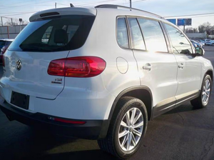 Volkswagen Tiguan Limited S 4Motion 4dr SUV AWD 2017 Ligeramente Usado (2.0L 4 cilindros Turbo 6A) - Product Image 3