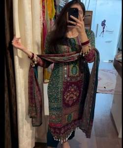 Lehengacholi ชุดเจ้าสาวสำหรับสาวๆในสไตล์ราชสถานกับเสื้อทำงานมุก - Product Image 3