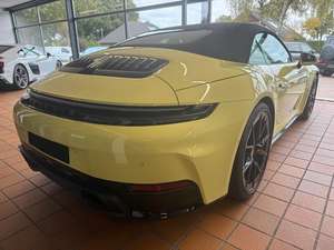 Porsche 911 Carrera Cabriolet / Sport Design 3.0L Essence 394 CV Hybride Max V6 Turbo 2024 d'occasion en excellent état, intérieur cuir foncé - Product Image 5