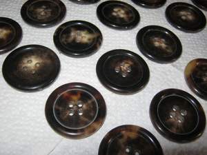 Boutons en corne de buffle artisanaux éco-responsables avec finition polie, qualité supérieure pour manteaux et vestes de créateurs - Product Image 6