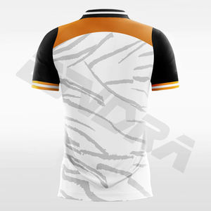 Maillot de football blanc en tissu respirant et léger, conçu pour le confort, séchage rapide, idéal pour l'entraînement et les matchs. - Product Image 4