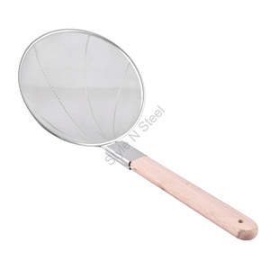 Écumoire en acier inoxydable de qualité supérieure avec manche en bois au design classique Article en métal de tous les jours - Product Image 1