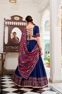 Hermoso estampado Gamthi de seda Cangiri Choli Tasar con diseño en relieve y Gotta Patti Lehenga Wedding Lehenga - Product Image 6