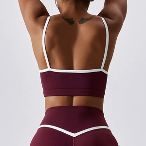 Ensemble de yoga 2 pièces sans couture respirant pour femme avec bretelles contrastées, soutien-gorge de sport et short – Service OEM/ODM pour le fitness (vente en gros) - Product Image 3