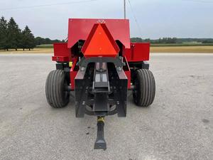 Presse à balles carrée Massey Ferguson 1842S d'occasion pour la récolte de céréales, de maïs, de blé, de riz, d'arachides et de pommes de terre - Product Image 2