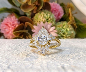 แหวนหมั้นเพชรโมอิสซาไนต์ทรงลูกแพร์ 2.50 กะรัต แบรนด์ Lurba Jewels หรูหรา ได้รับการรับรอง พร้อมชุดแหวนทองคำแท้ 14K สีเหลือง ประดับเพชรแบบหนามเตย สำหรับผู้หญิง - Product Image 2
