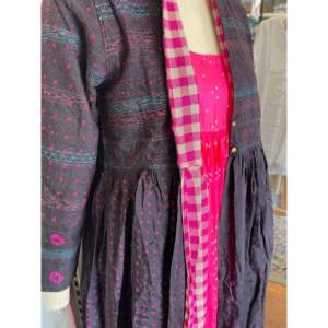 FOLKLORE 147 Plus Veste pour femme en laine et soie, motif Bandhani, coupe oversize XL, printemps-été, coton et polyester - Product Image 2