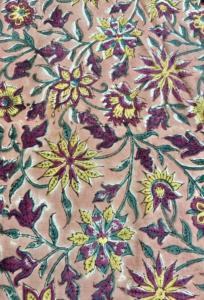 Tela de Algodón Estampada a Mano con Diseño Floral de Melocotón |   Textil Botánico Tradicional de la India - Product Image 2