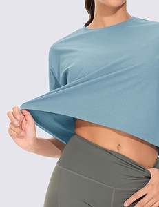 Top corto de verano para mujer, camiseta de Yoga de manga corta con cuello redondo y cuello redondo para correr, patrón sólido azul tinta con logotipo frontal - Product Image 6