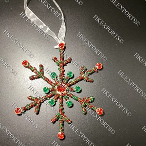 Décorations de Noël artisanales ornements suspendus en perles multicolores uniques pour la décoration de la maison festive pendant la saison des vacances - Product Image 1