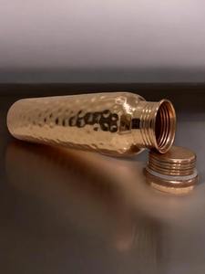 Bouteille d'eau en cuivre pur 100% avec motifs de diamants complexes Verres d'hydratation sains élégants pour la vente à l'exportation - Product Image 5