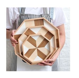 Plateau de service artisanal en bois avec incrustations de résine, modèle décoratif avec poignées pour la décoration de la maison - Product Image 5