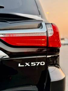 Lexus LX 570 Usato 2020 Nero SUV Twin Turbo V6 Benzina Automatico Fari LED Veicolo Familiare di Lusso Pronto per l'Esportazione - Product Image 6