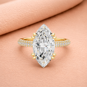 Bague de fiançailles et d'anniversaire en or massif 14 carats plaqué rhodium avec diamant de laboratoire ovale taille E VVS2 certifié IGI, halo caché double - Product Image 1