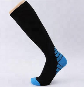 Qualité Athlétique Blanc Noir Cheville Gym Socken Coton Quarter Crew Logo Conception Personnalisée Hommes Chaussettes De Sport - Product Image 5