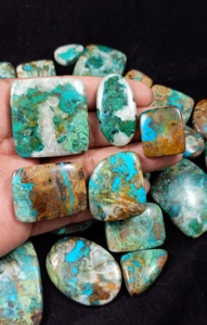 Pierre de Chrysocolle Aile de Perroquet Naturel Taille Libre Mélange Lisse Forme Cabochon Fournisseur de Pierres Précieuses Semi Précieuses au Prix d'Usine - Product Image 3