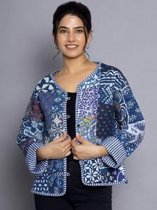 Veste universitaire unisexe matelassée faite à la main manteau d'hiver veste courte avec motif de sari en soie et cadeau de Noël à motif de lettres - Product Image 5