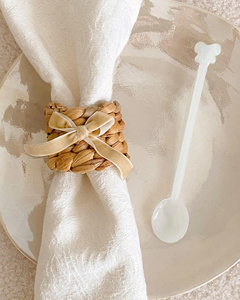 ห่วงผ้าเช็ดปากผักตบชวาถักด้วยโบว์สัมผัสของความหรูหราอุปกรณ์ตกแต่งโต๊ะอาหารทำด้วยมือในเวียดนาม - Product Image 4