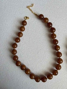 Collier en résine, accessoire de bijouterie audacieux et accrocheur pour les amateurs de mode moderne, haute qualité - Product Image 6