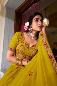 Fantaisie Tendance Georgette Lehenga Choli Séquence et Broderie Travail Avec Dupatta Inde Exporte Qualité À Vendre - Product Image 5