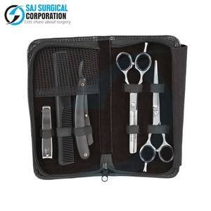 Kit de peluquero de diseño negro, juego minimalista de 4 piezas, tijeras de acero inoxidable, peine recortador, acabado negro mate, elementos esenciales con estilo - Product Image 4