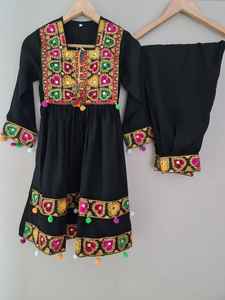 Vestido de Novia Afgano Vantage Hecho a Mano, Inspirado en la Tradición, con Encaje, Botones, Adornos de Monedas, Cintura Natural, Lavable, para Parejas y Niños - Product Image 4