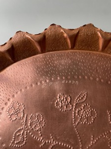 Plateau gravé finition cuivre vintage, idéal pour la restauration à domicile, les restaurants, les hôtels, les fêtes, les réunions de famille et les événements - Product Image 4