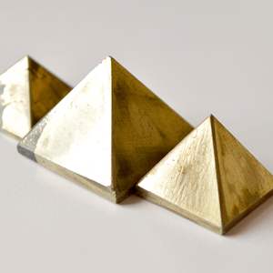 Puntero de pirámide de cristal de pirita, cristal curativo, piedra de protección potente, tontos, piedra Natural de oro tallada, pirita Druzy pulida - Product Image 1