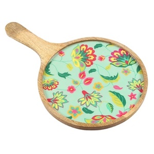 Plateau rond tendance en bois pour aliments et biscuits avec design royal, idéal pour servir des desserts élégants et fabriqués à la main - Product Image 2