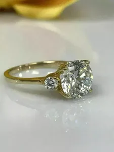 Anillo de Compromiso Solitario de Moissanita Auténtica de 3 Quilates con Corte Brillante, Chapado en Oro Amarillo de 14 Quilates, Estilo Vintage, Elegante, TISHYA DIAMOND - Product Image 2