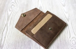 Vente chaude en cuir marron petit porte-monnaie pour les femmes gravé étui multifonction pour pièces et cartes - Product Image 2