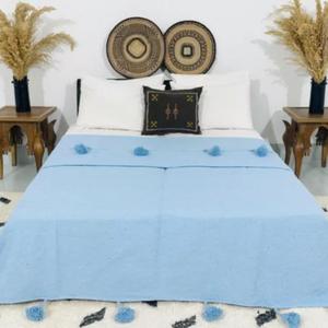 Couverture marocaine faite à la main, authentique artisanat berbère, couverture douce tissée à motifs tribaux, décoration d'intérieur, cadeau - Product Image 1